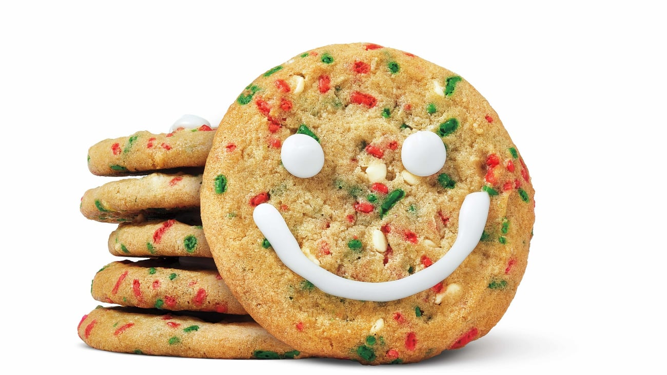 Tim Hortons first-ever national Holiday Smile Cookie campaign is HERE with 100% of proceeds donated to local charities and community groups, including Tim Hortons Foundation Camps (CNW Group/Tim Hortons)