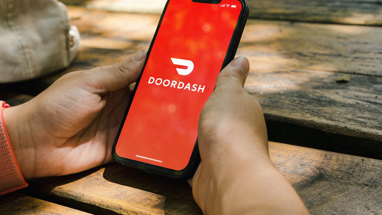 someone using doordash on their mobile phone