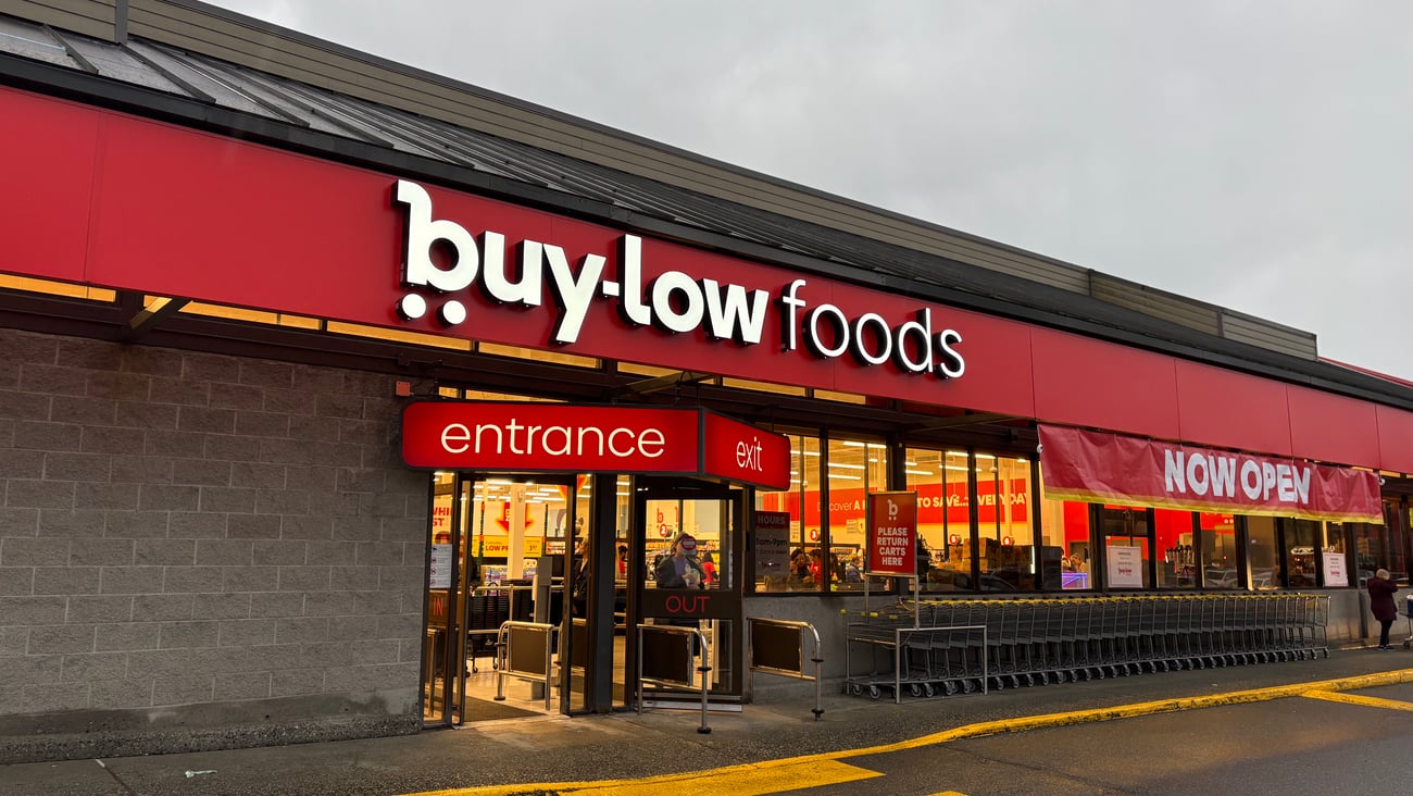 Buy-Low Foods Pinetree front entrance 