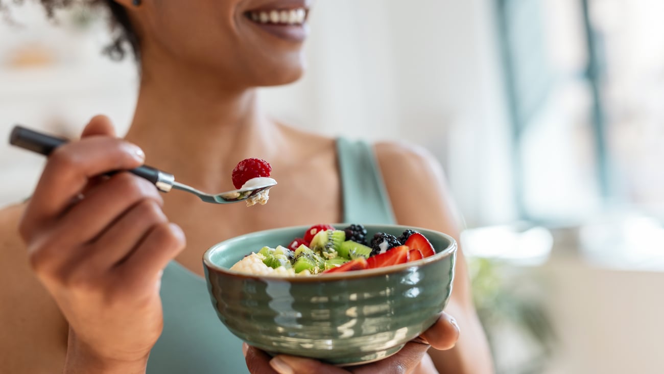 woman eating healthy breakfast