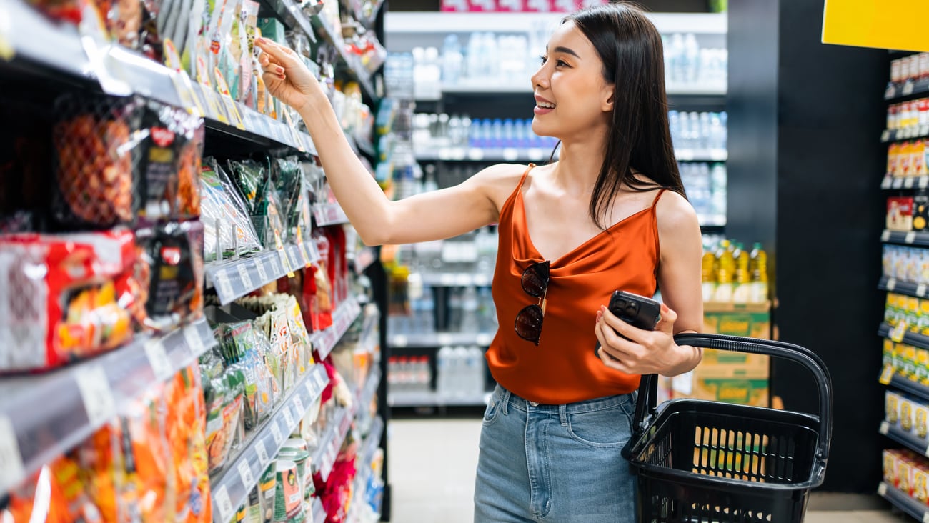 woman shopping for healthy foods