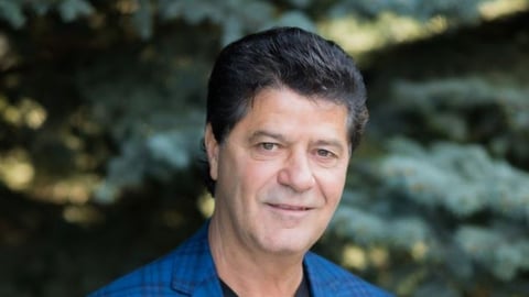 Jerry Dias standing in front of trees