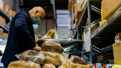 Teaser crop PEOPLE WORK AT JEWISH FOOD BANK IN TORONTO, PREPARING FOOD FOR FAMILIES IN NEED OF HELP DURING COVID-19 PANDEMIC. Shawn Goldberg/Shutterstock