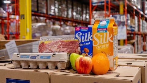 Food Banks Mississauga unpacks Rabba Fine Food’s donation