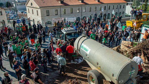 french farmer protest