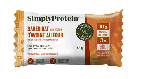 A SimplyProtein Baked Oat Bar in roasted peanut flavour