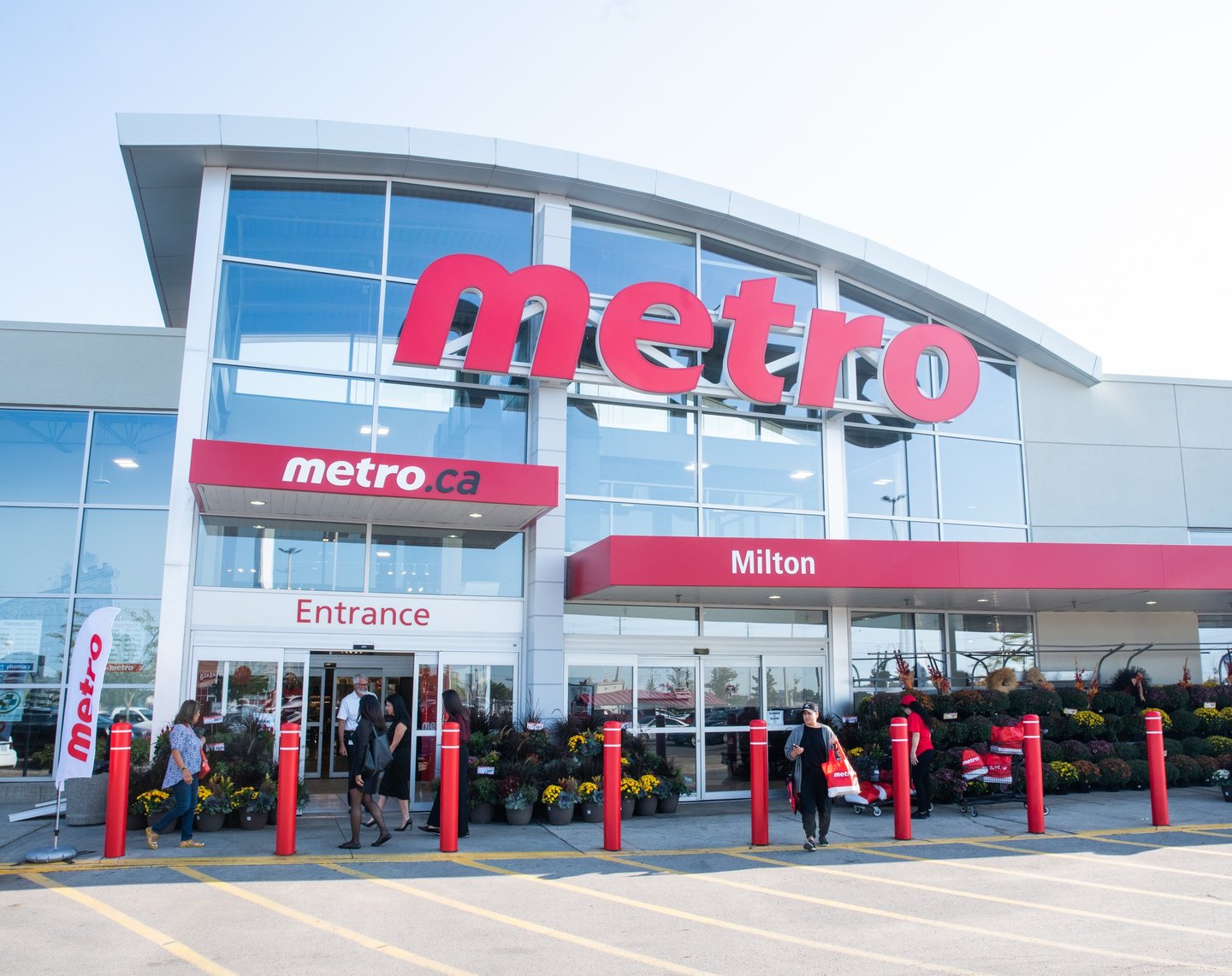 The outside of a Metro store