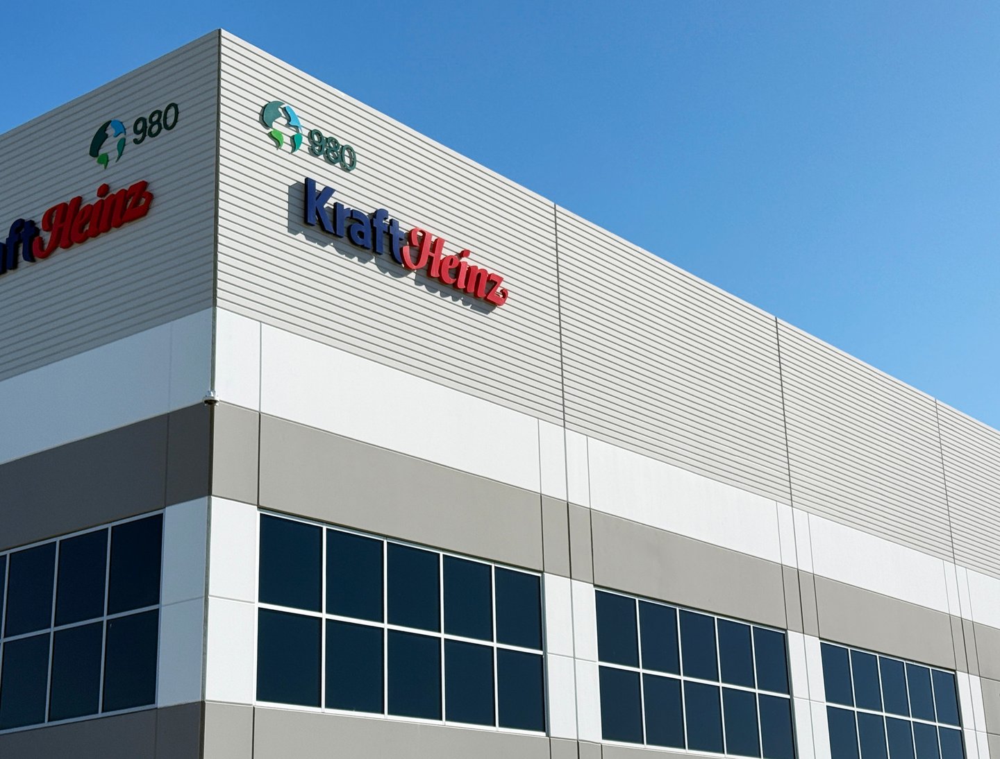 Manteca, CA, USA - February 1, 2025: The regional headquarters exterior of Kraft Heinz, a US-based food company with annual revenue of over 20 billion dollars, in California's Central Valley. 