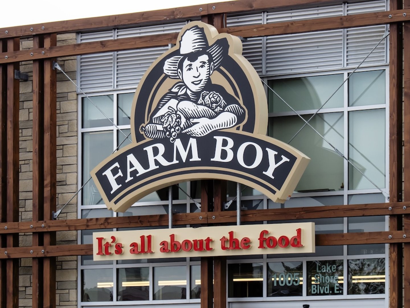 Farm Boy logo on the exterior 