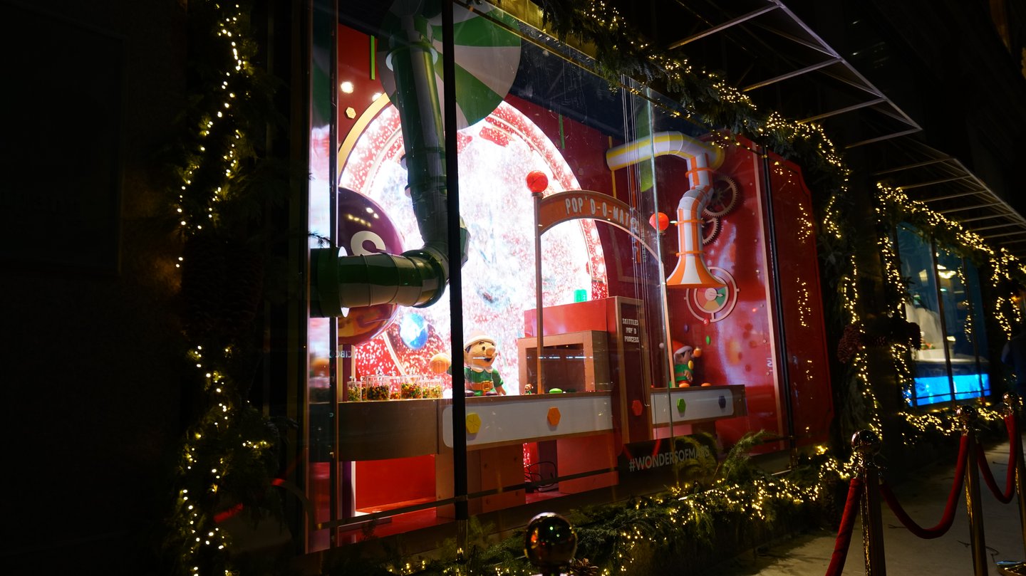 Mars Canada holiday display window in Toronto, The Wonders of Mars 