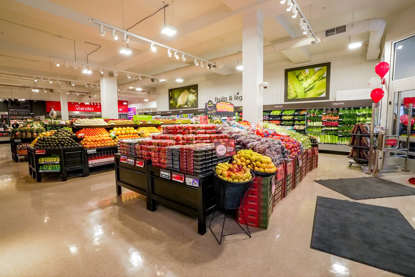 Produce display at Metro Plus in Montreal