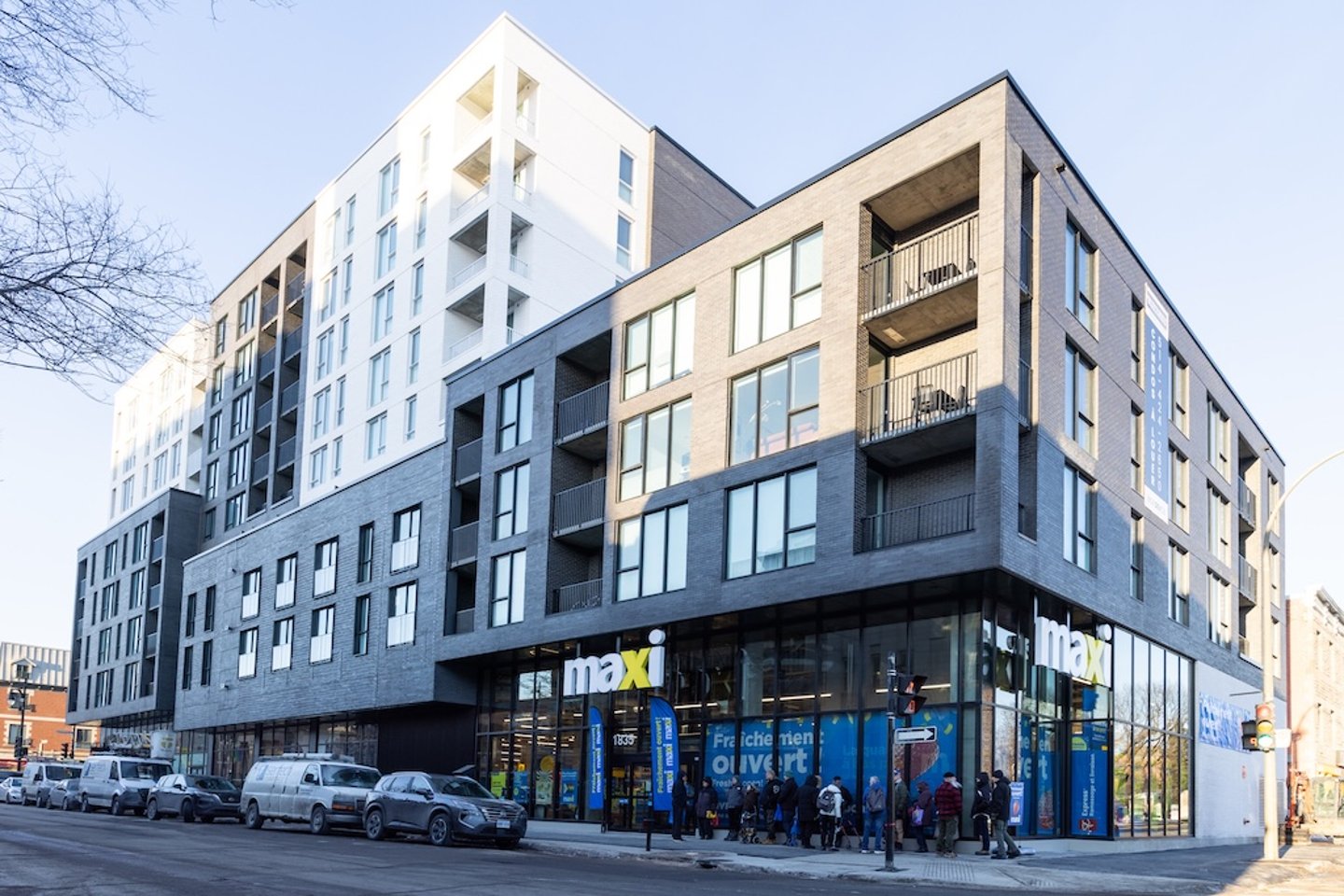 Maxi Sainte-Catherine Street exterior