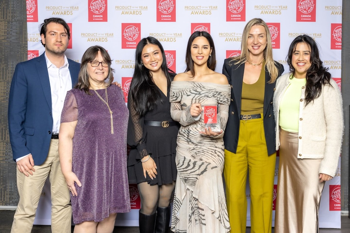 Attendees pose with their award