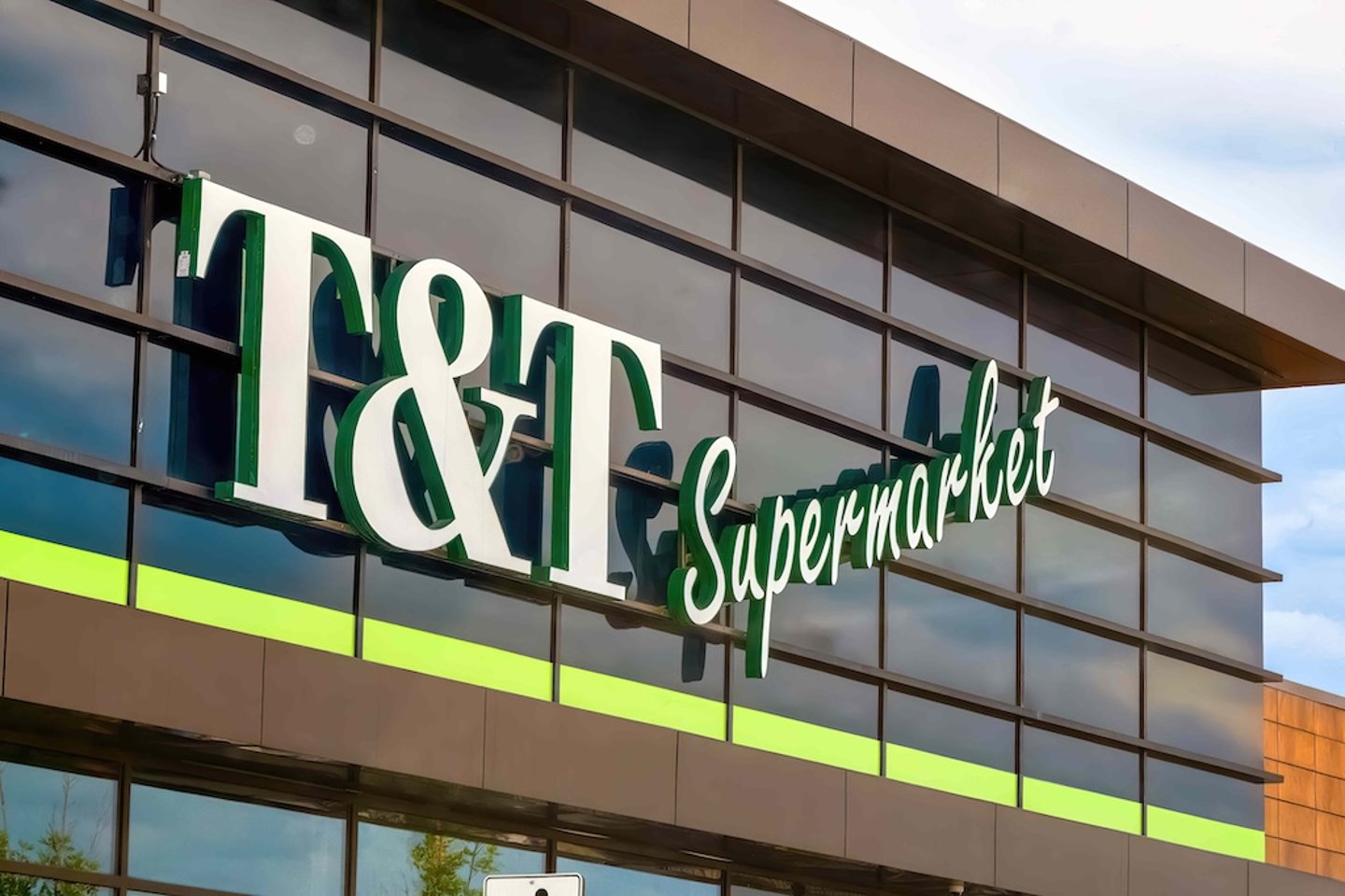 TT supermarket store sign on exterior