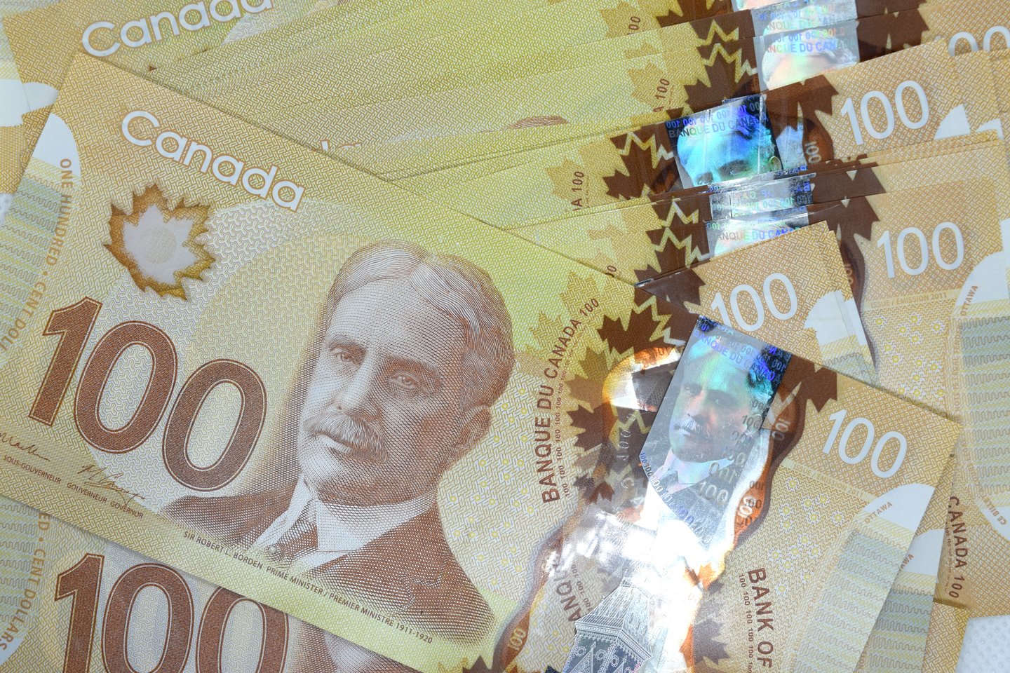 Hundred_dollar_bills