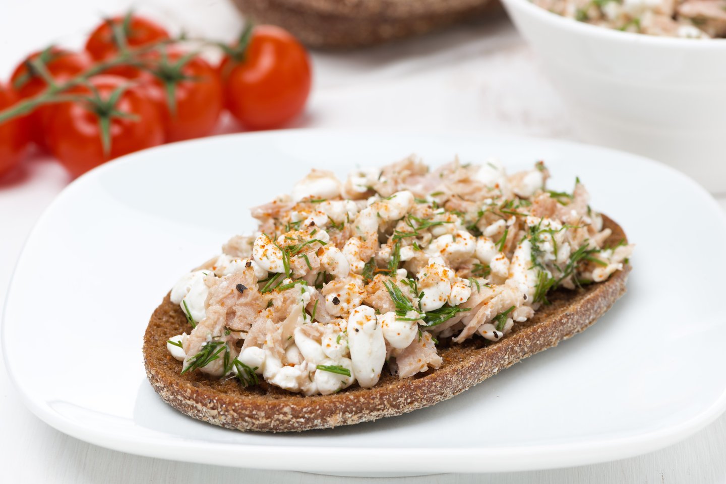 rye bread with tuna and cottage cheese, horizontal