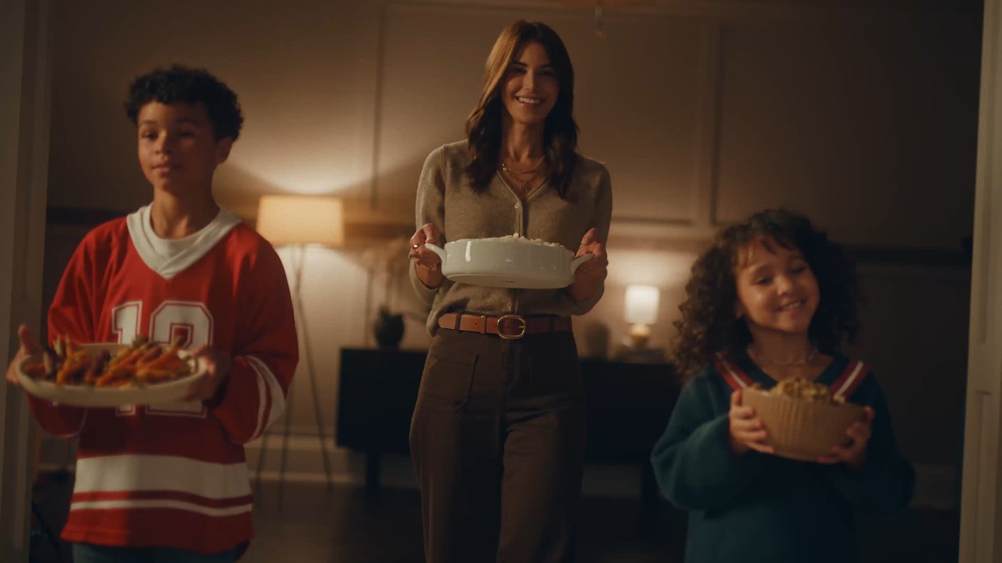think turkey cheer on canadian thanksgiving campaign