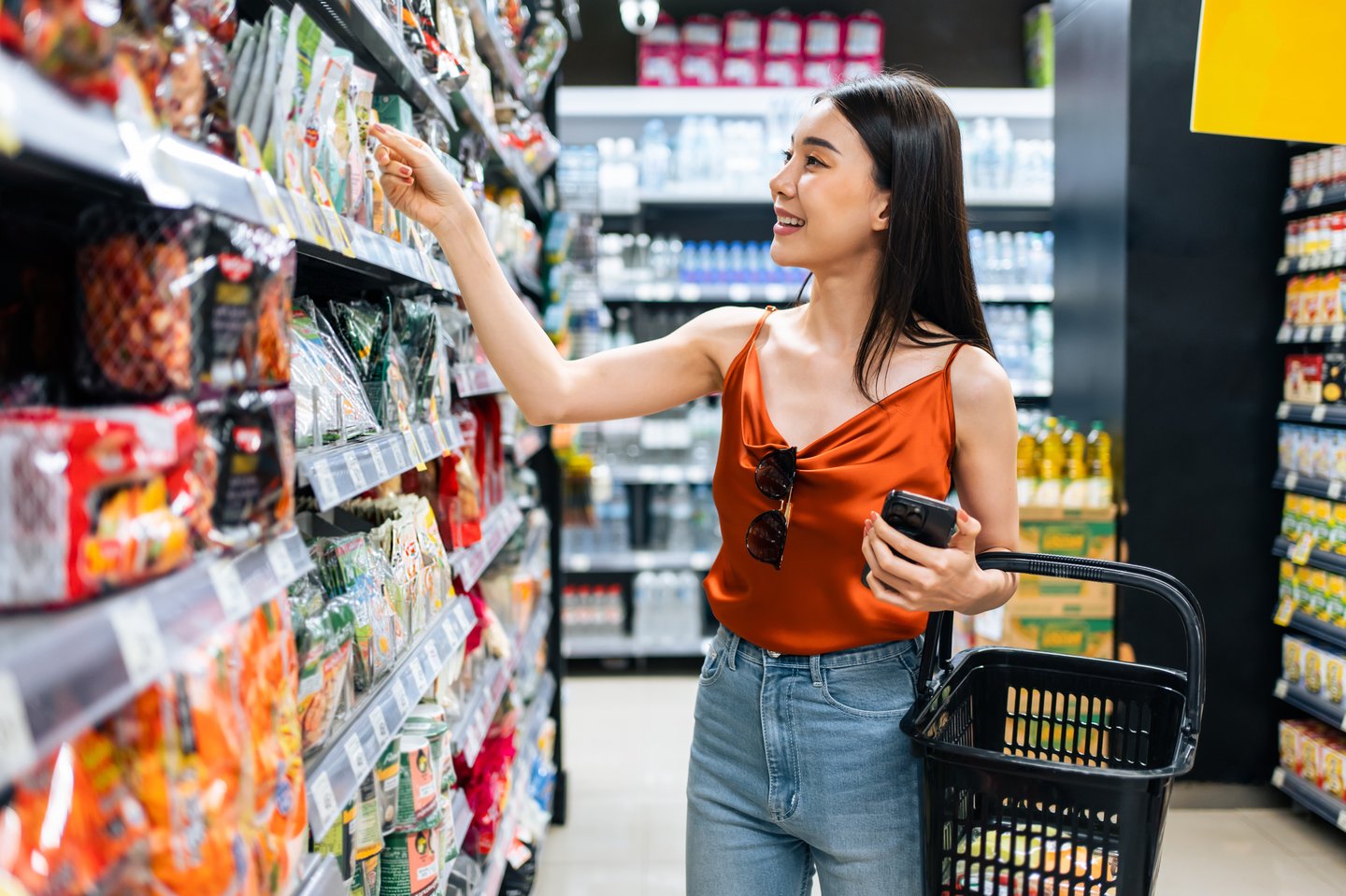 woman shopping for healthy foods