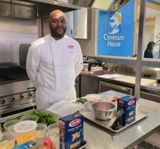 chef-tim-minefee-of-barilla-at-covenant-house