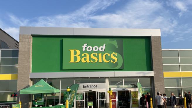 Exterior shot of the new Food Basics in Oakville