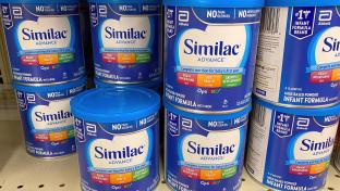  Similac Advance Baby Formula on store shelf.