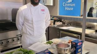 chef-tim-minefee-of-barilla-at-covenant-house